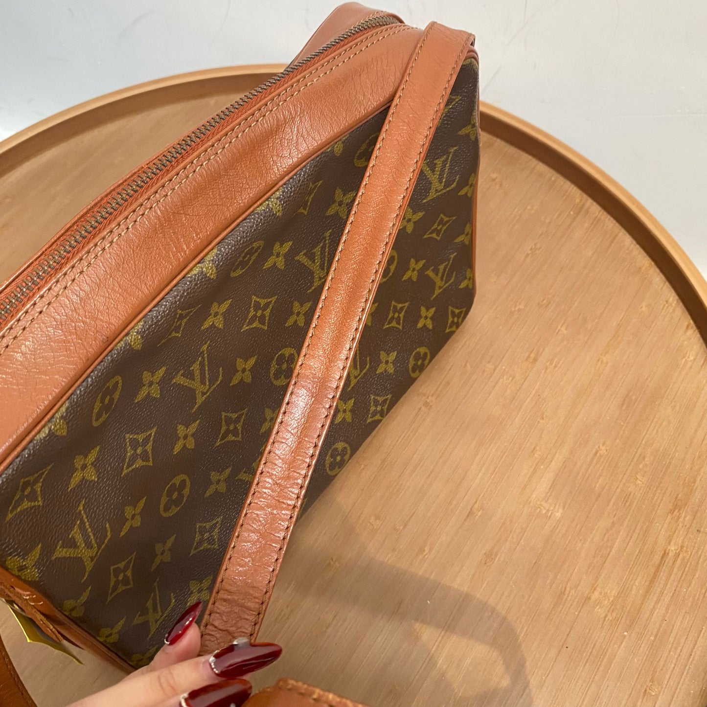 LV 老花斜孭袋
