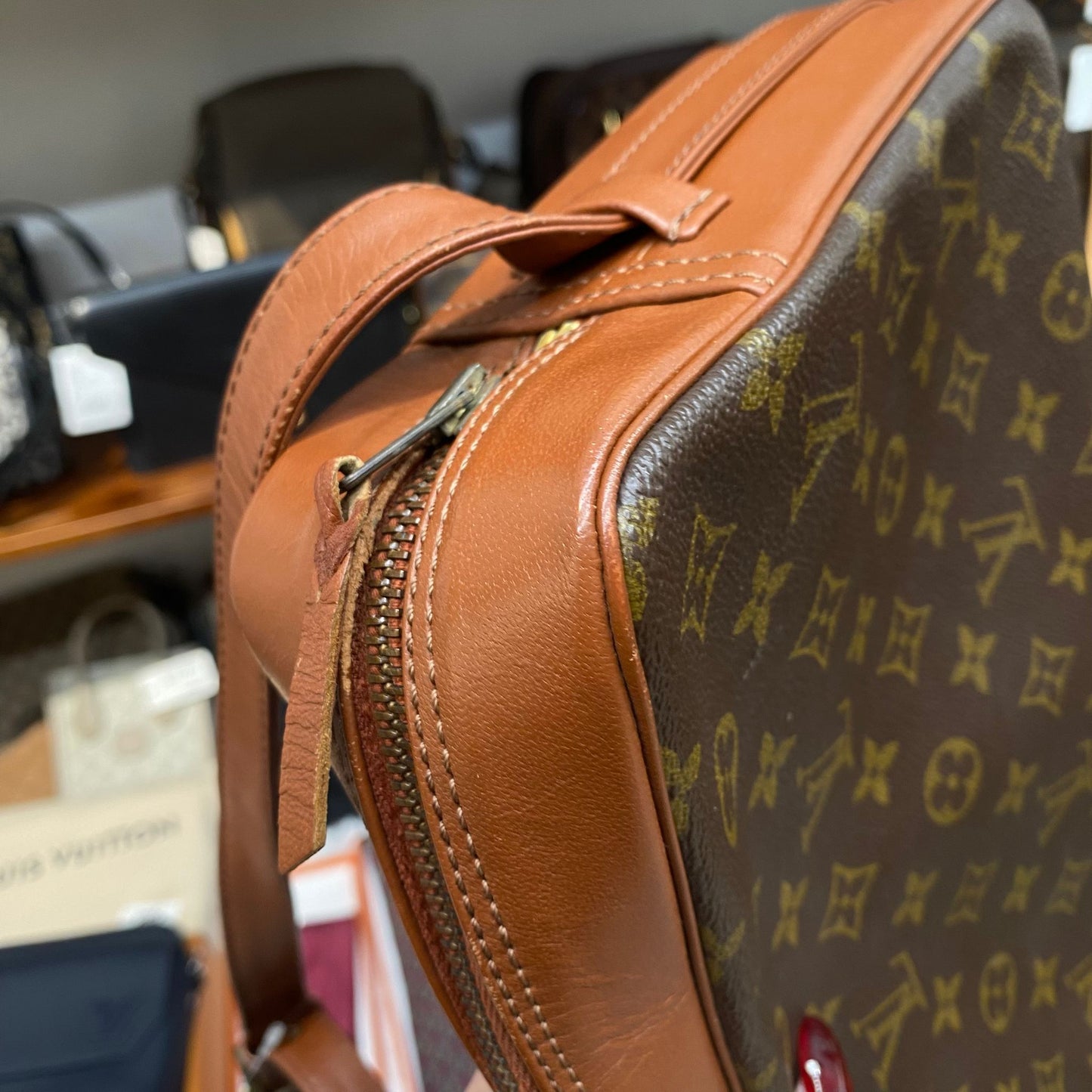 LV 老花斜孭袋