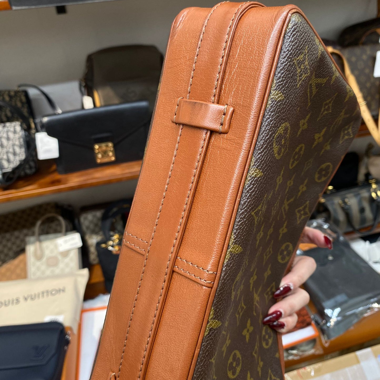 LV 老花斜孭袋
