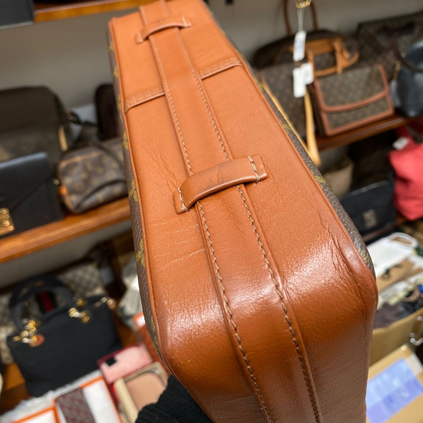 LV 老花斜孭袋