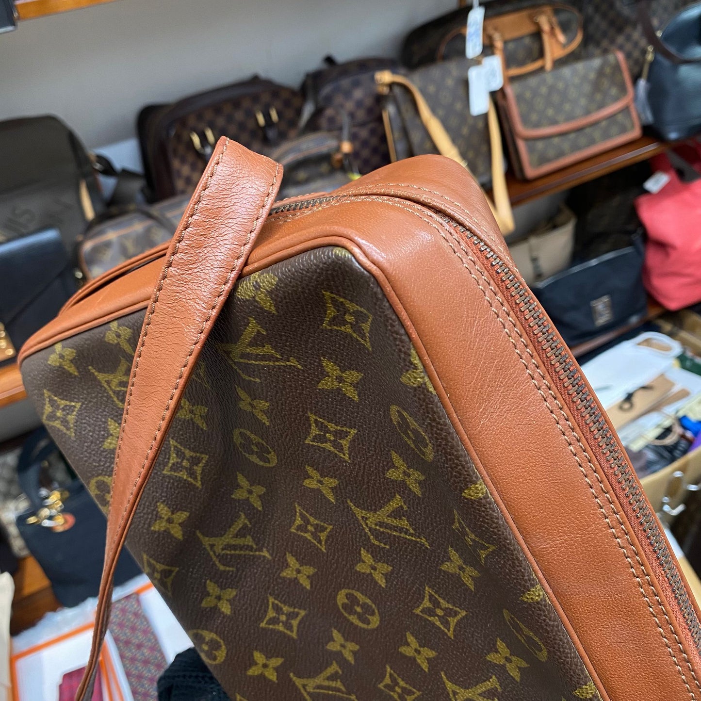 LV 老花斜孭袋