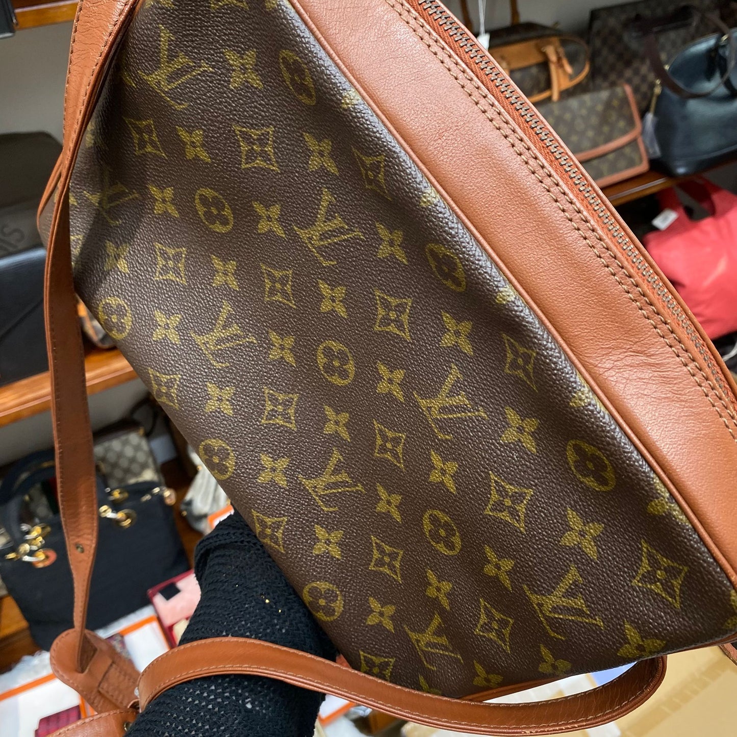 LV 老花斜孭袋
