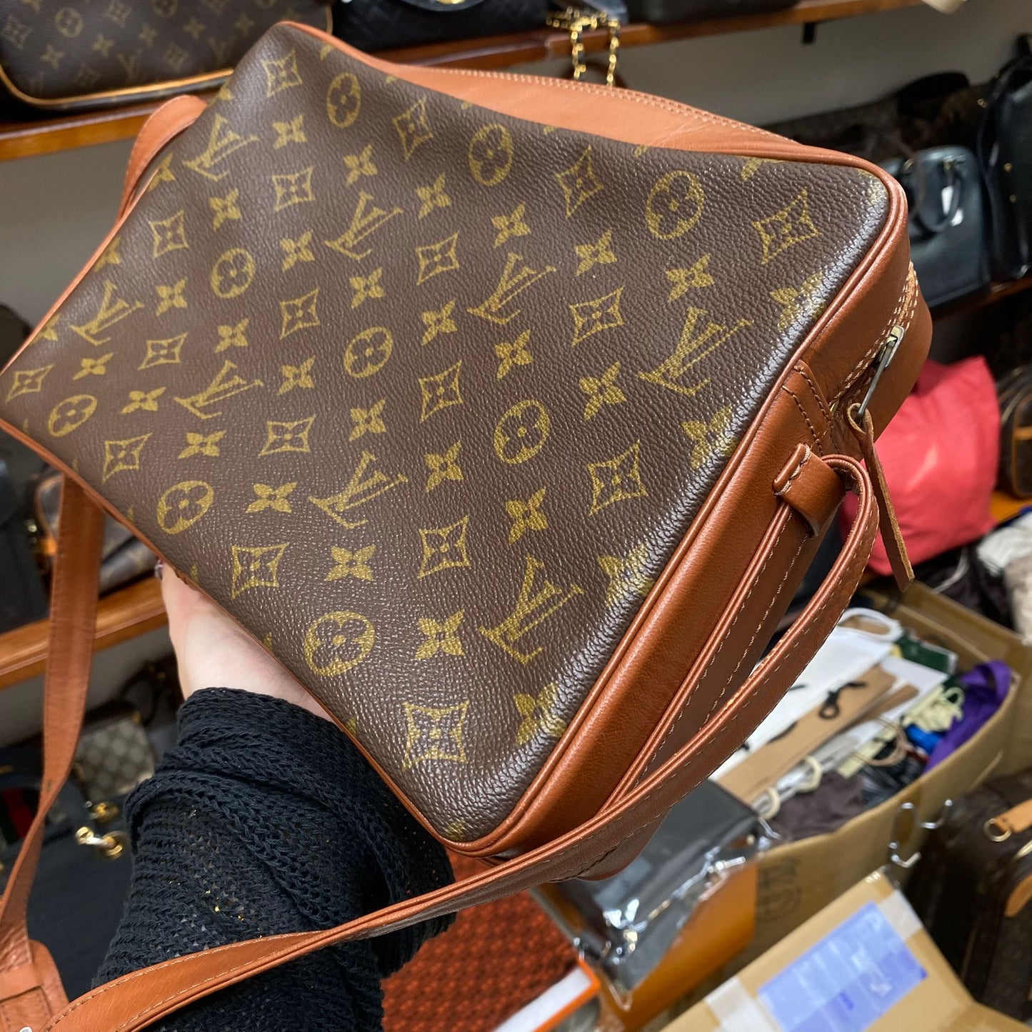 LV 老花斜孭袋
