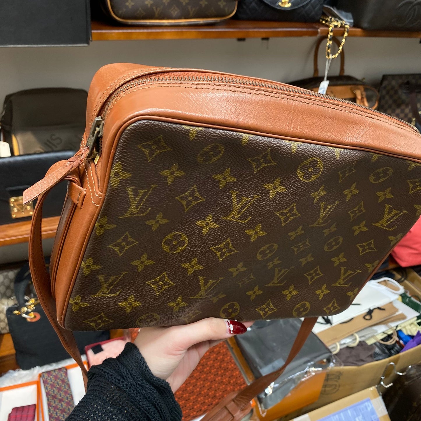 LV 老花斜孭袋