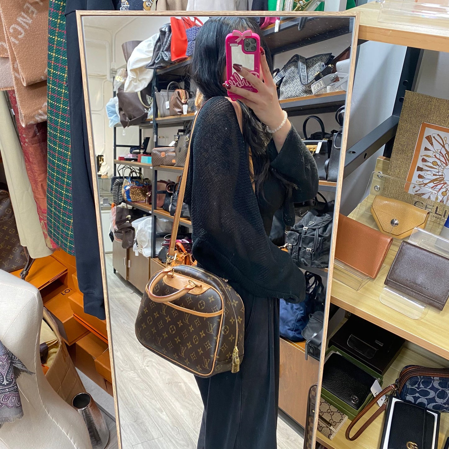 LV Trouville 手拿包