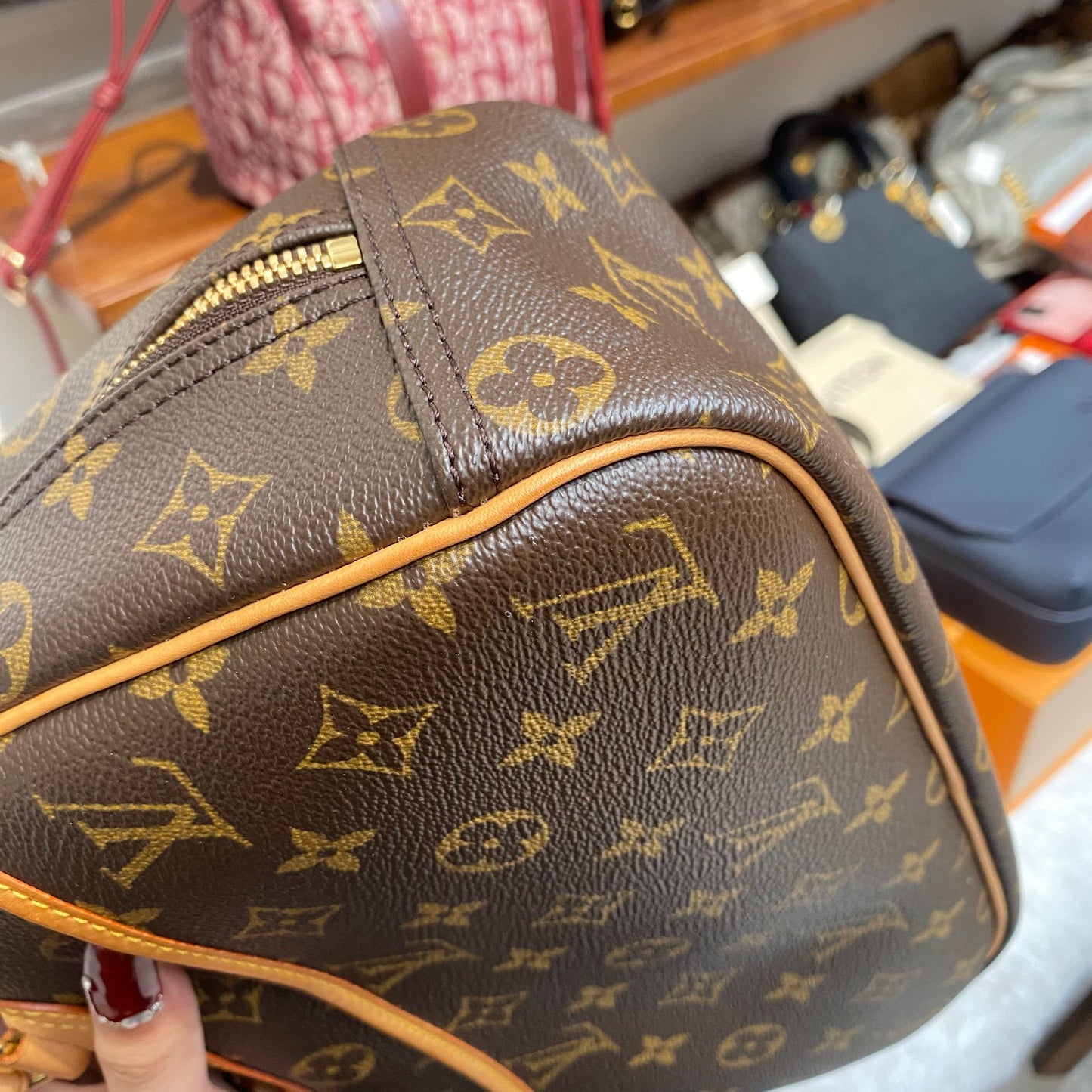 LV Trouville 手拿包