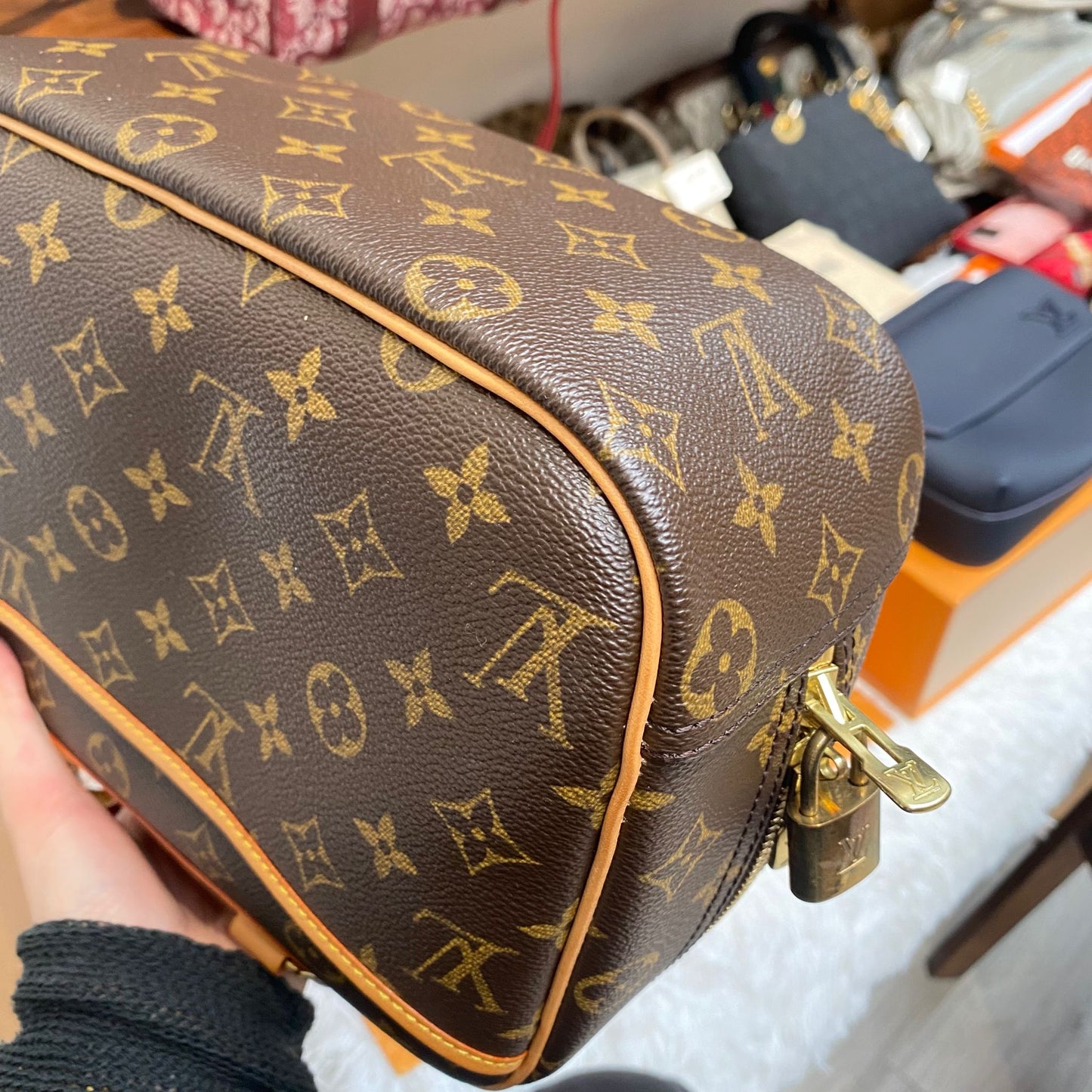 LV Trouville 手拿包