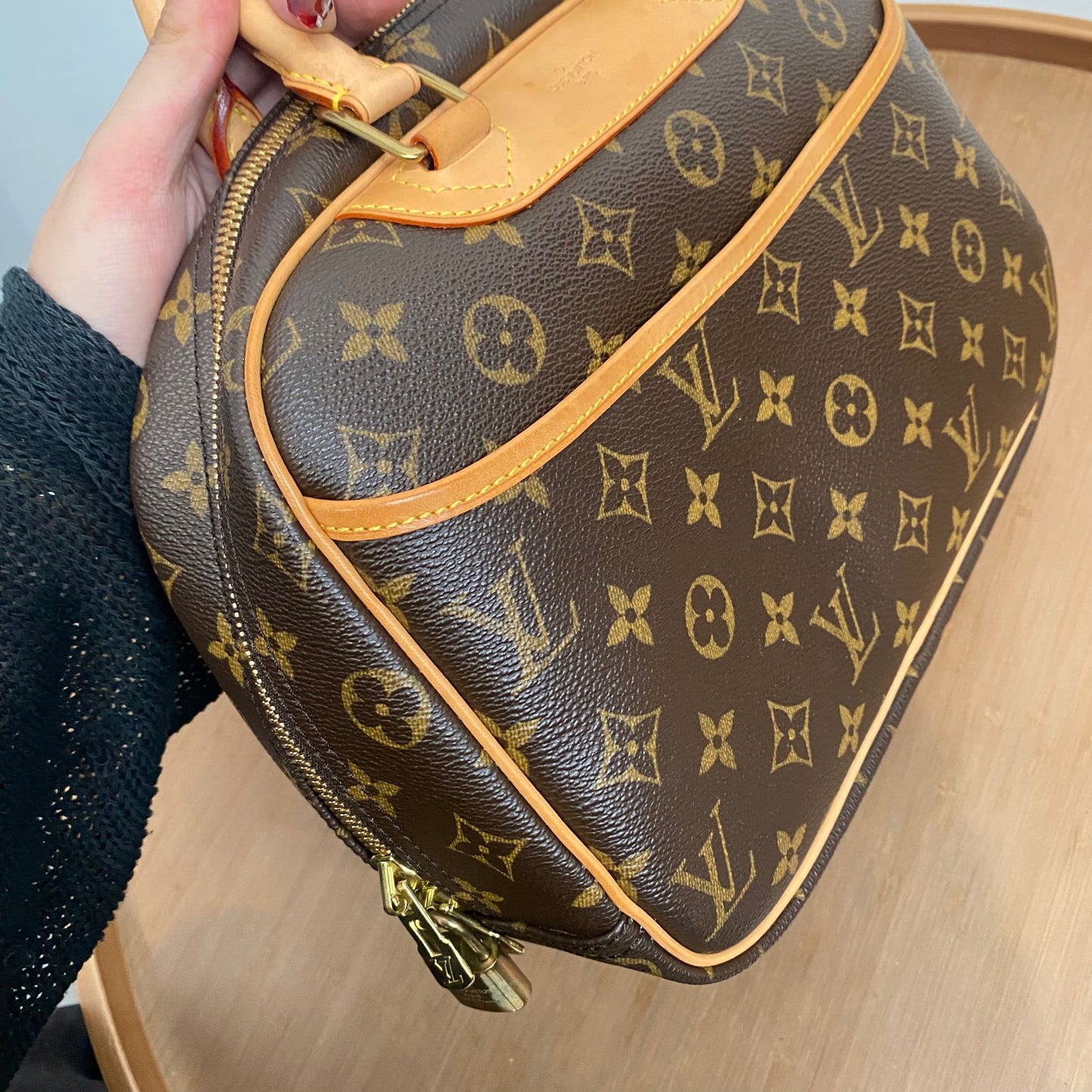 LV Trouville 手拿包