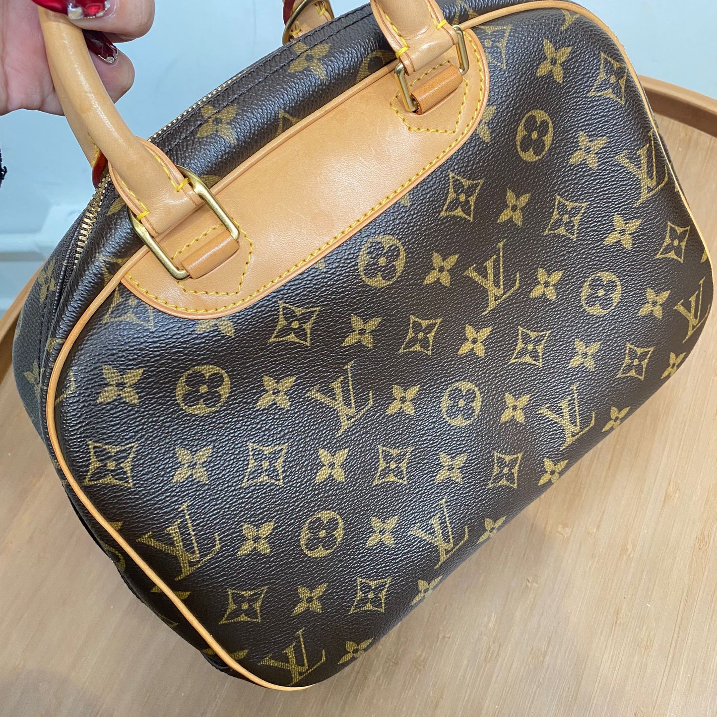LV Trouville 手拿包