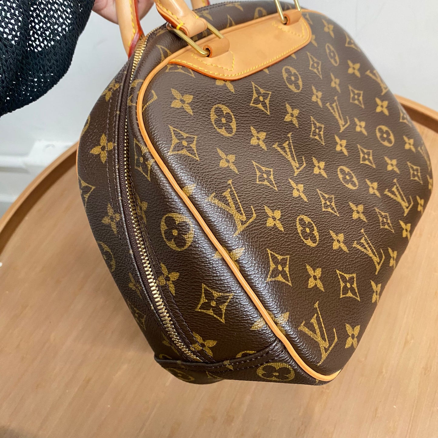 LV Trouville 手拿包