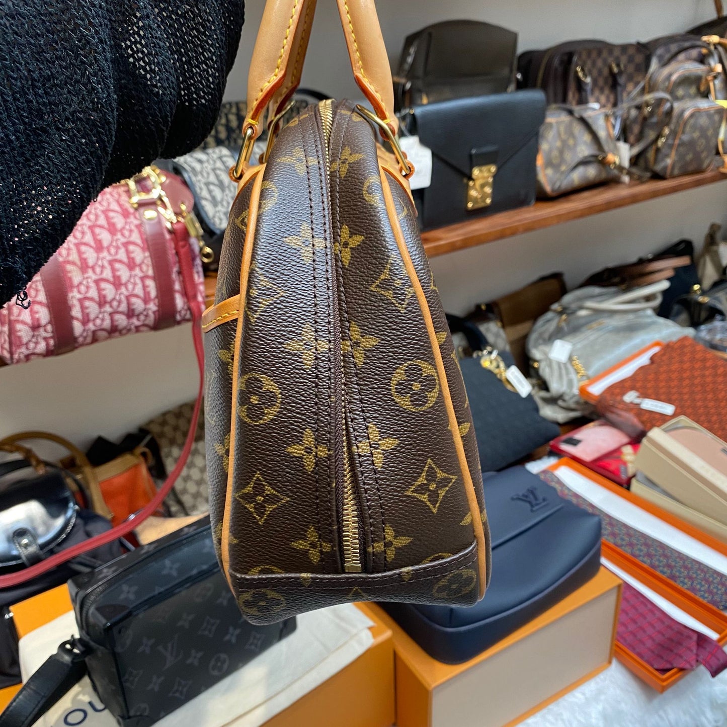 LV Trouville 手拿包