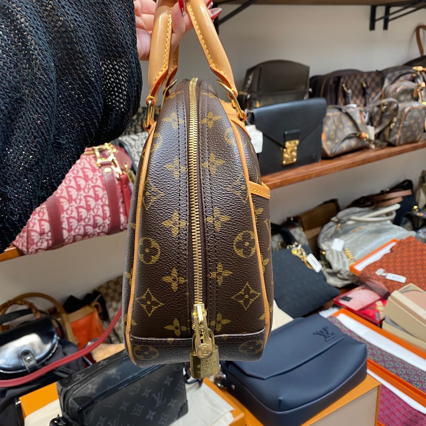 LV Trouville 手拿包