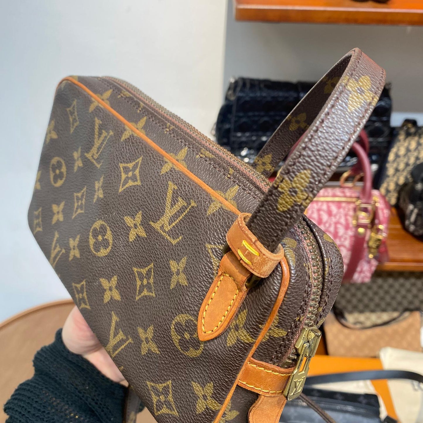 LV 老花斜孭袋