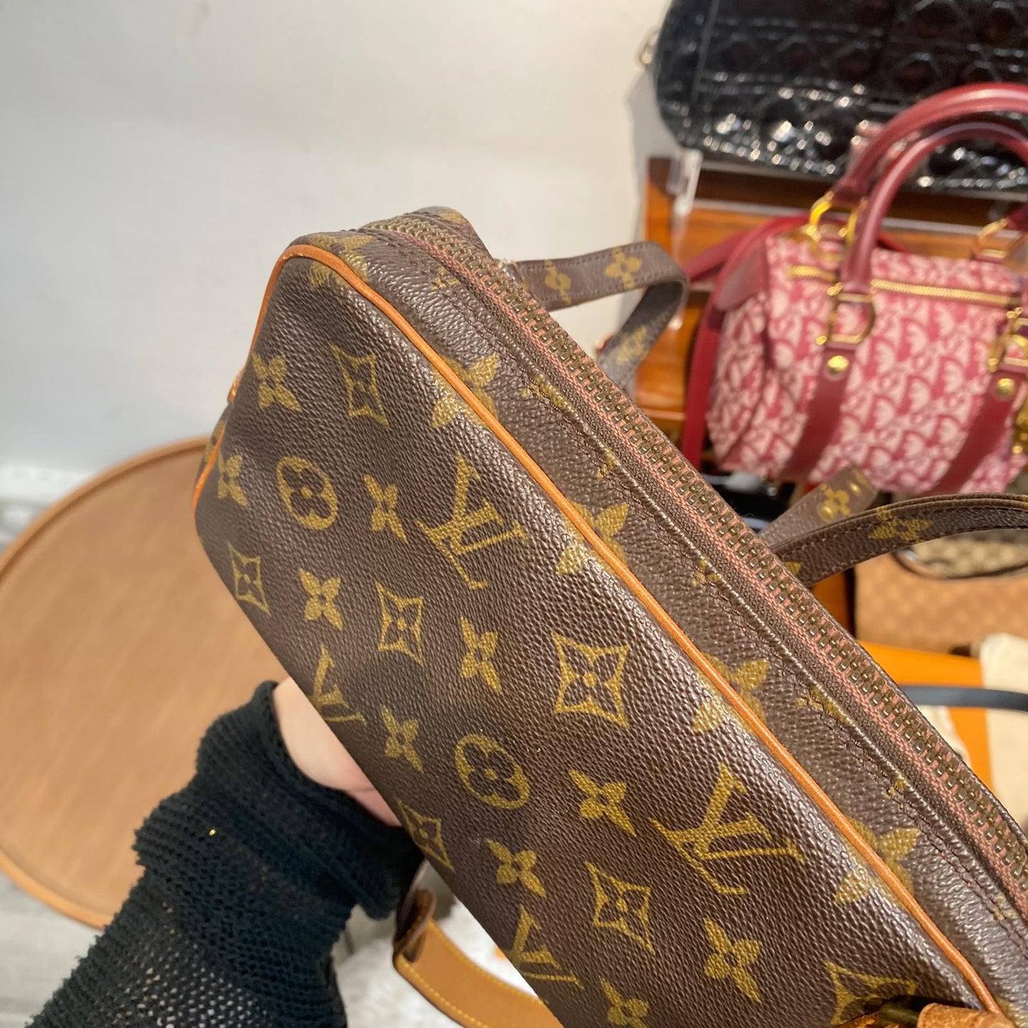 LV 老花斜孭袋