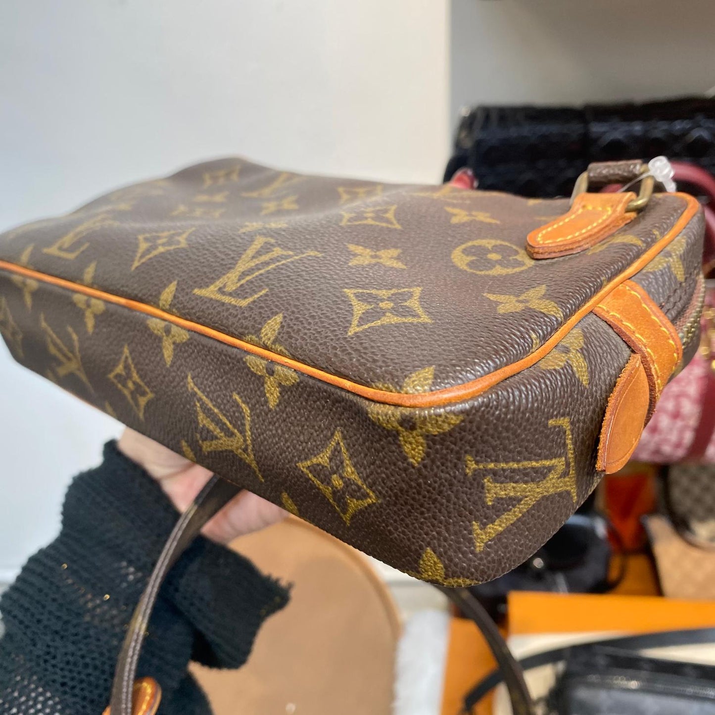 LV 老花斜孭袋