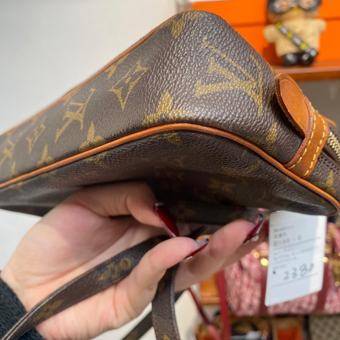 LV 老花斜孭袋