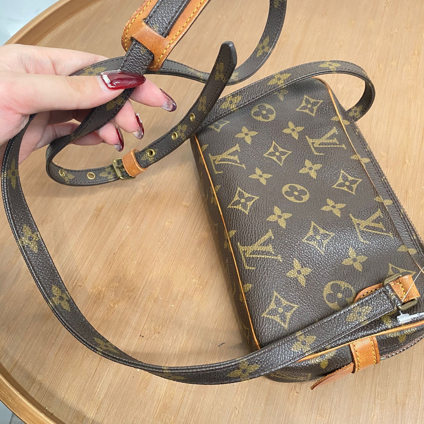 LV 老花斜孭袋