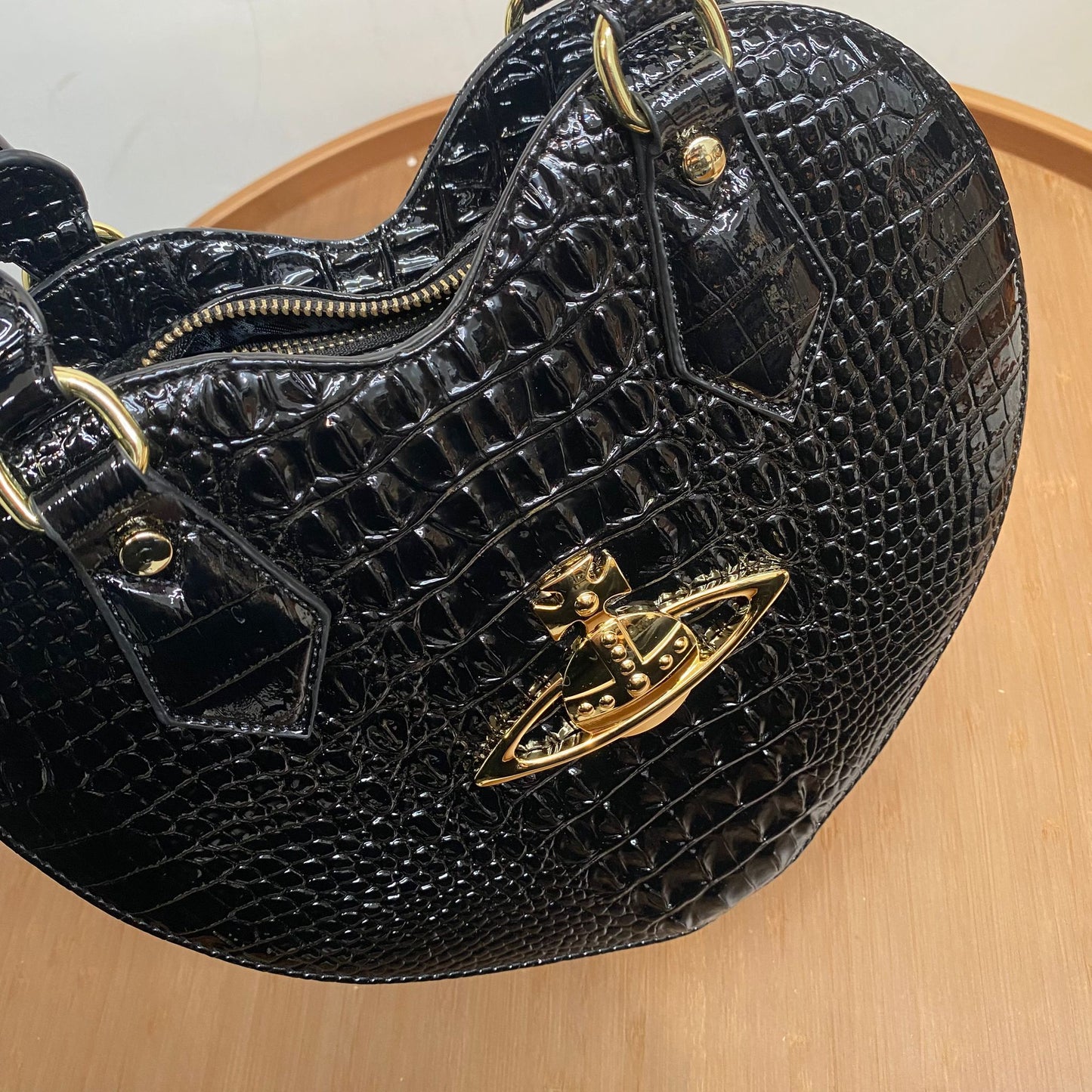 VIVIENNE WESTWOOD 心心手挽袋
