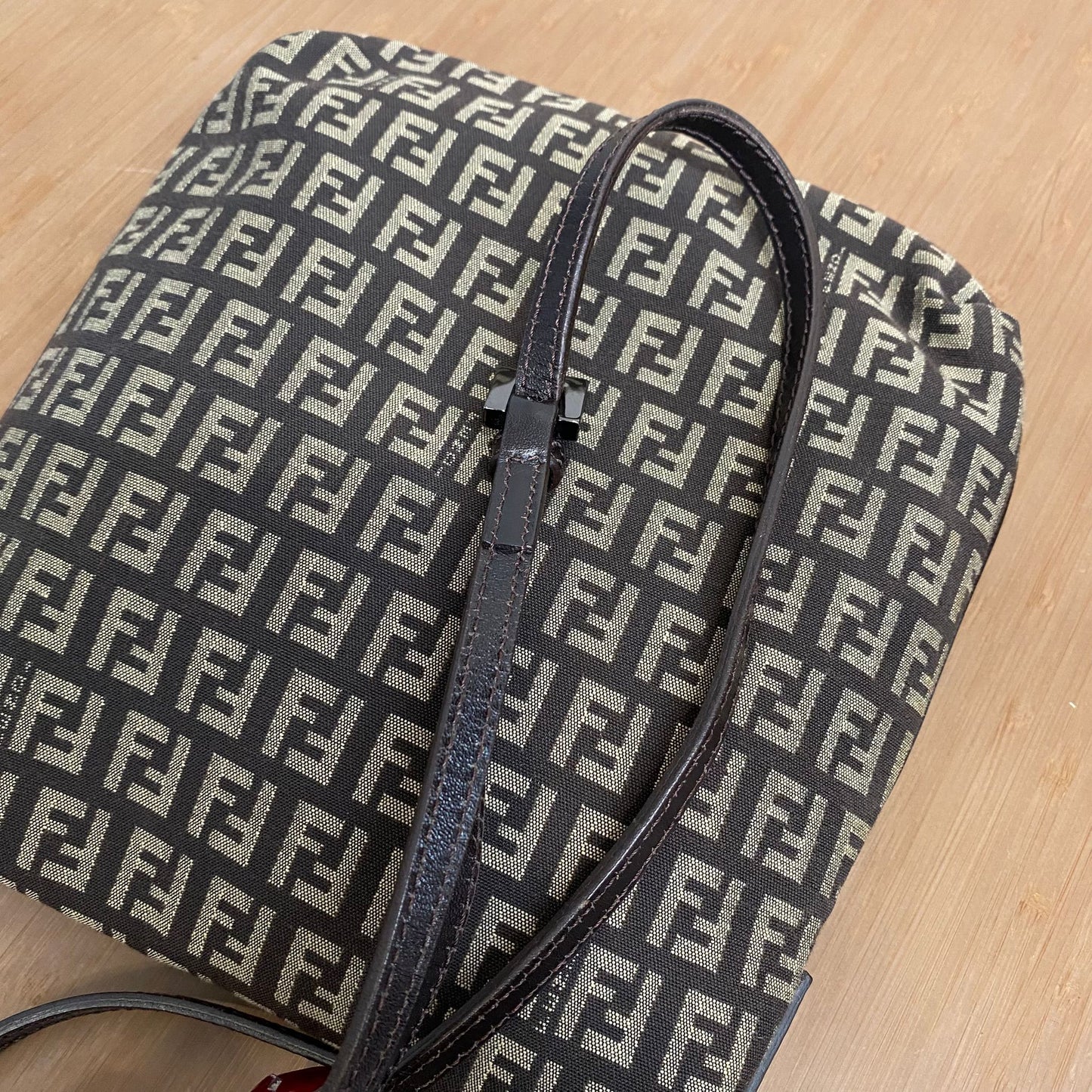 FENDI 老花斜孭袋