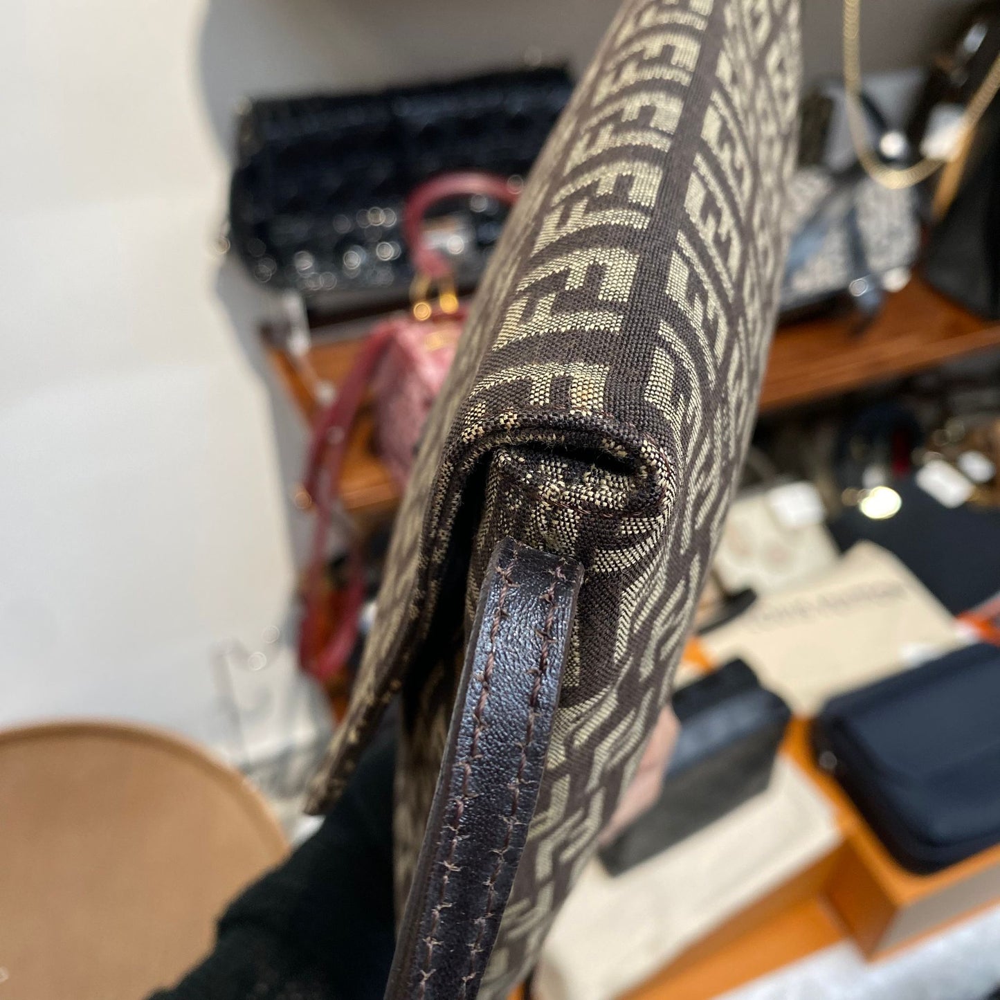 FENDI 老花斜孭袋
