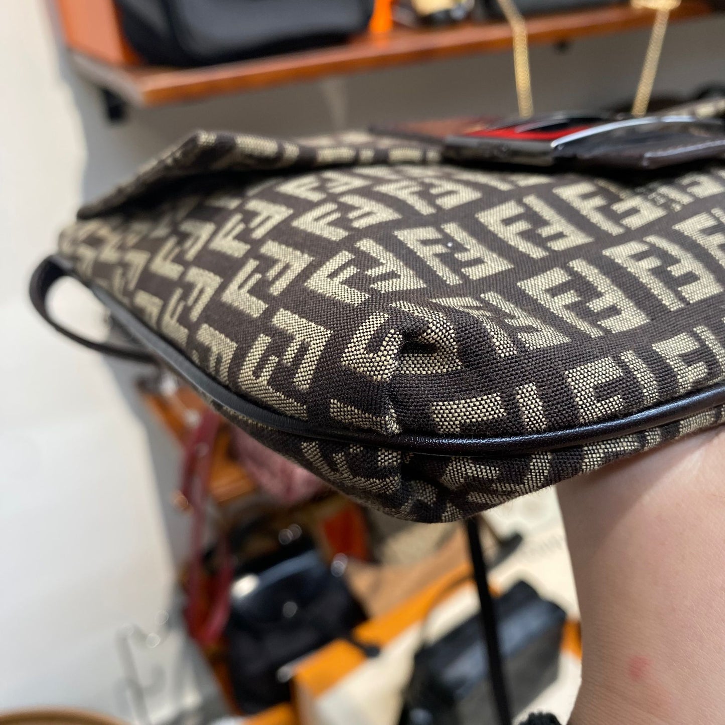 FENDI 老花斜孭袋