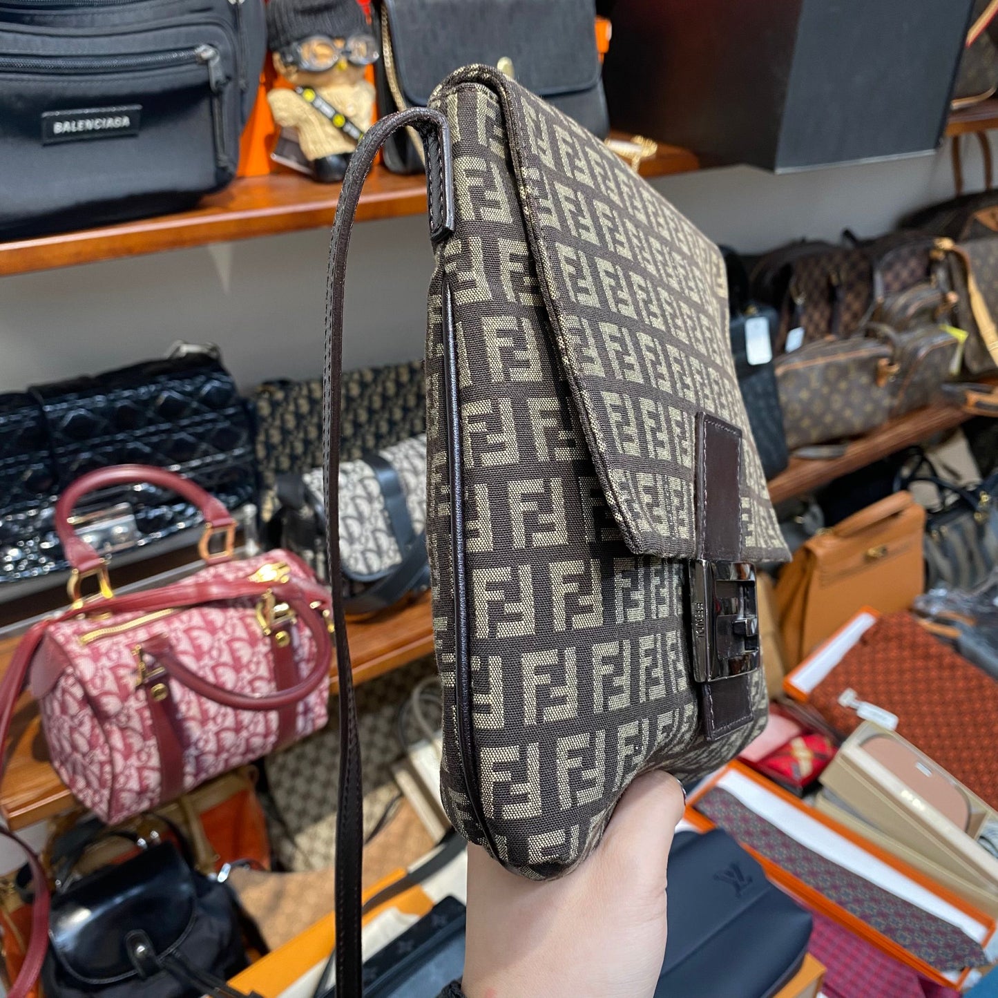 FENDI 老花斜孭袋