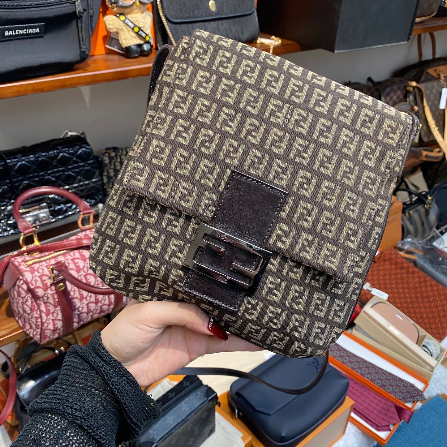 FENDI 老花斜孭袋