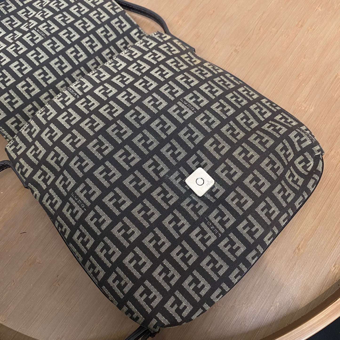 FENDI 老花斜孭袋