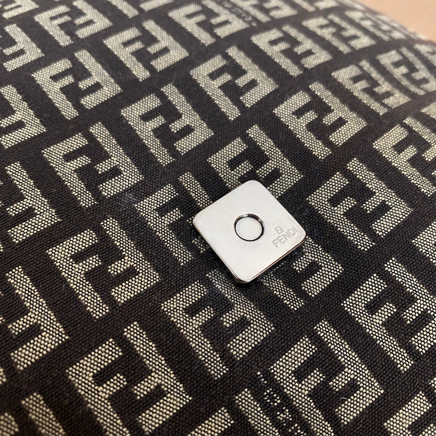 FENDI 老花斜孭袋