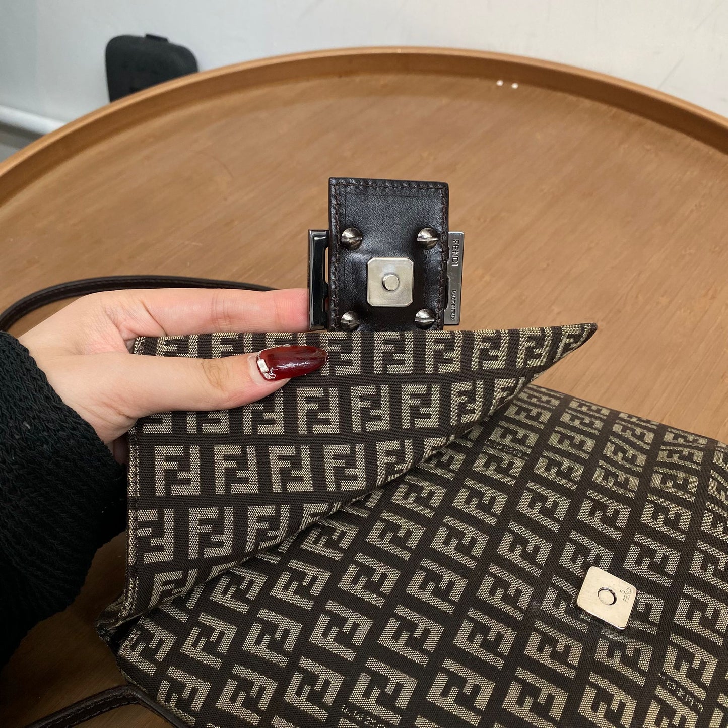 FENDI 老花斜孭袋