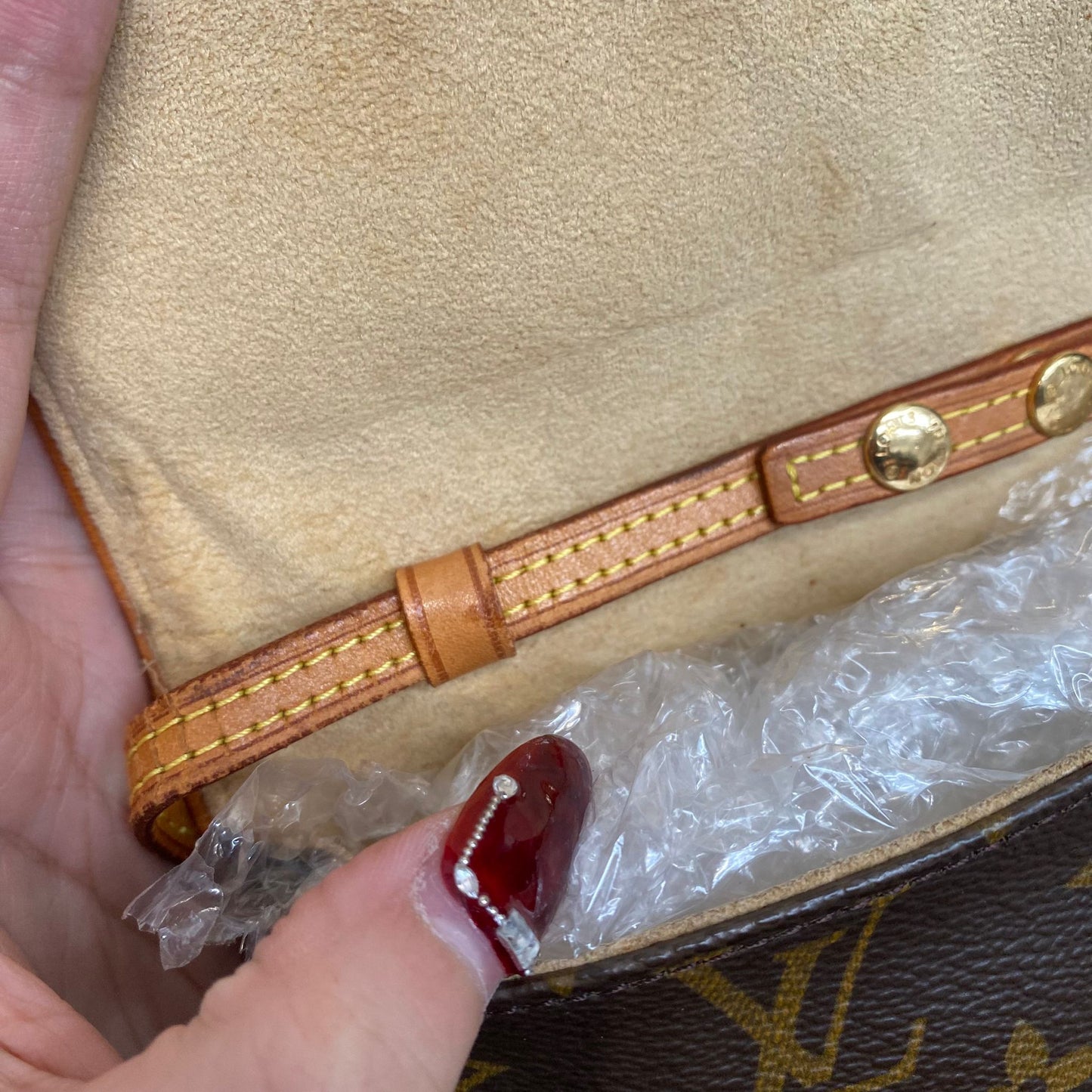 LV 信封斜孭袋