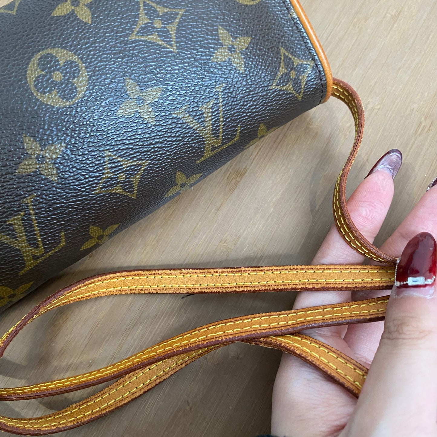 LV 信封斜孭袋