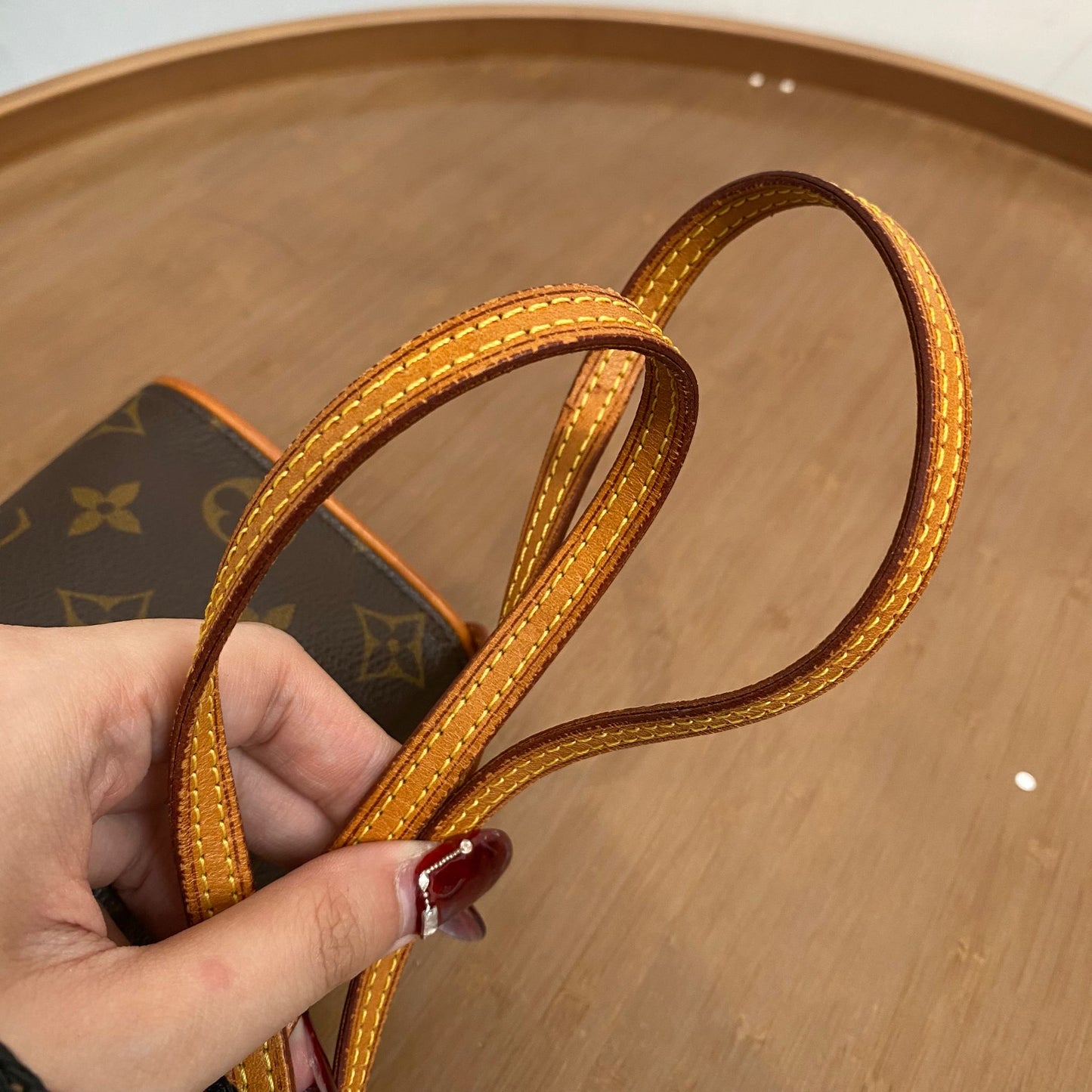 LV 信封斜孭袋