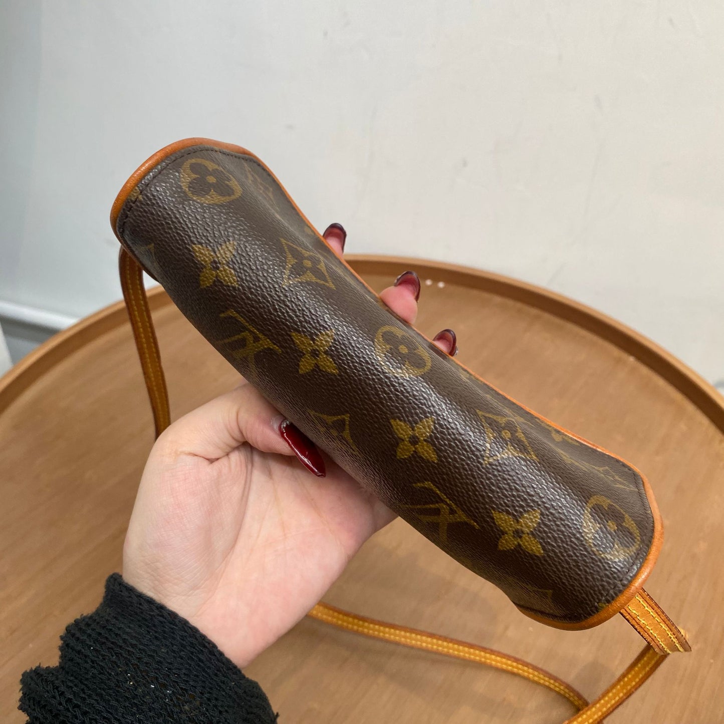 LV 信封斜孭袋