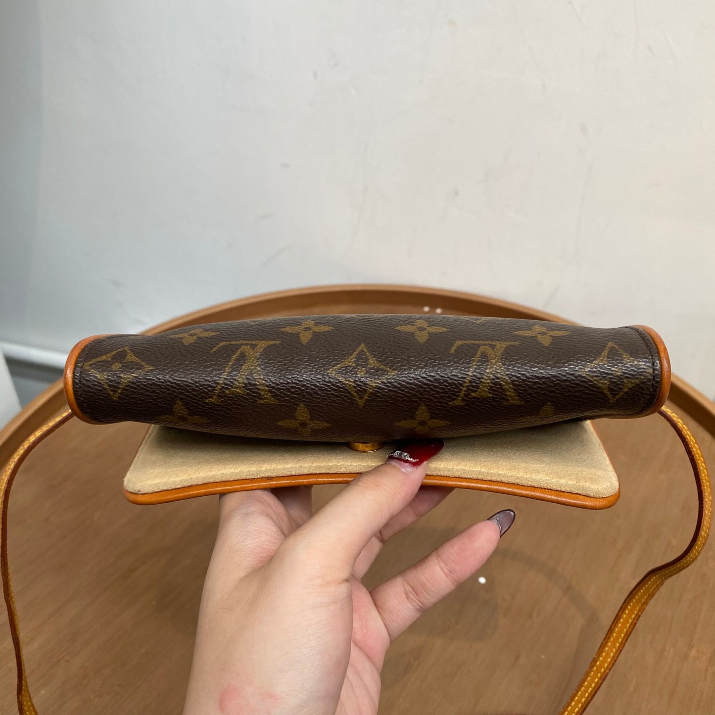LV 信封斜孭袋