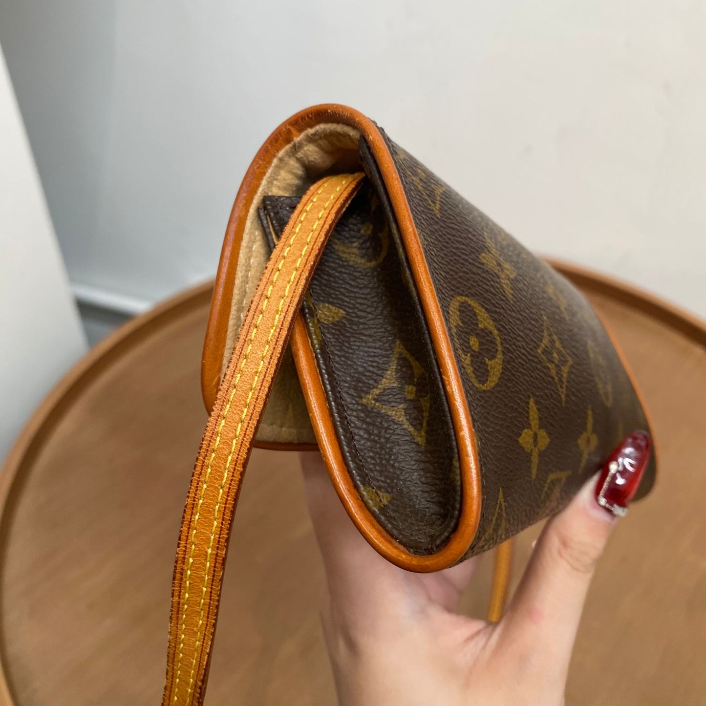 LV 信封斜孭袋