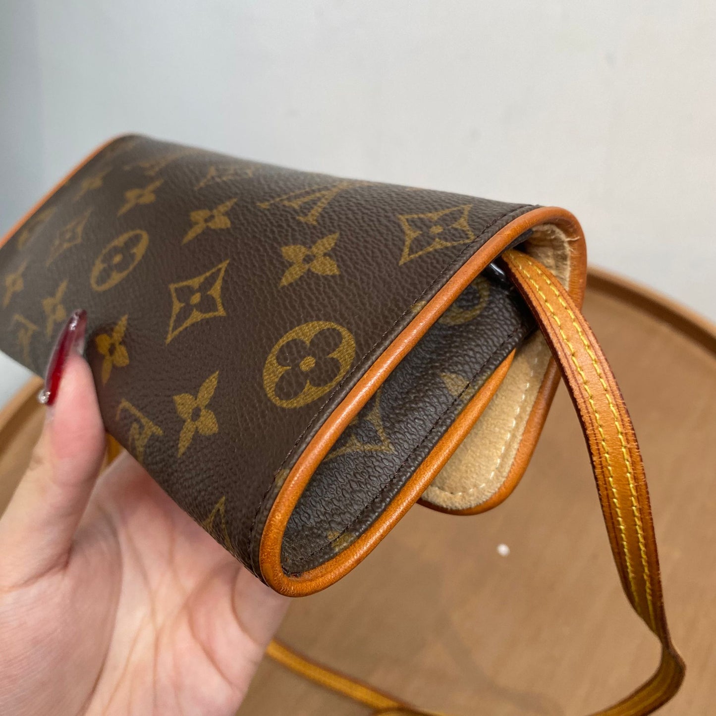 LV 信封斜孭袋