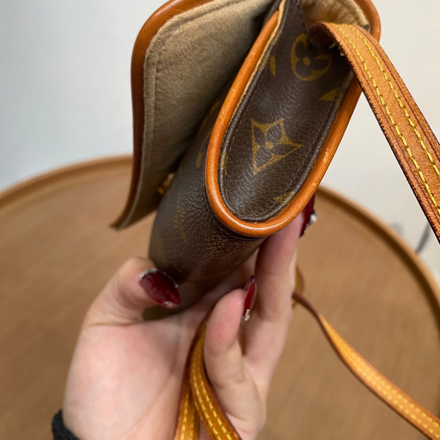 LV 信封斜孭袋