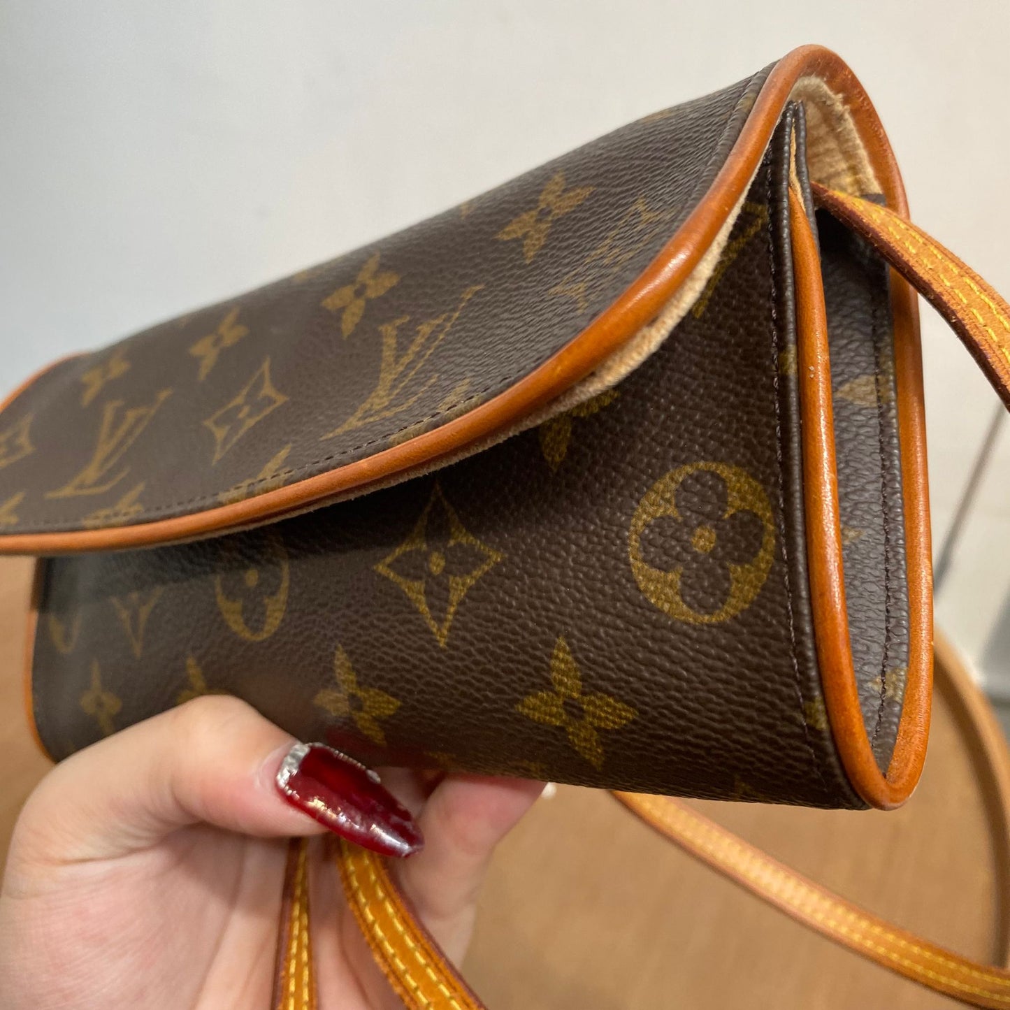 LV 信封斜孭袋