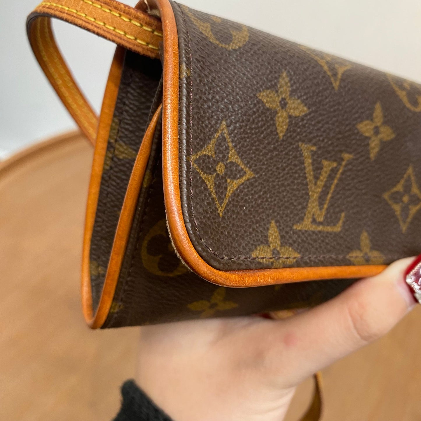 LV 信封斜孭袋