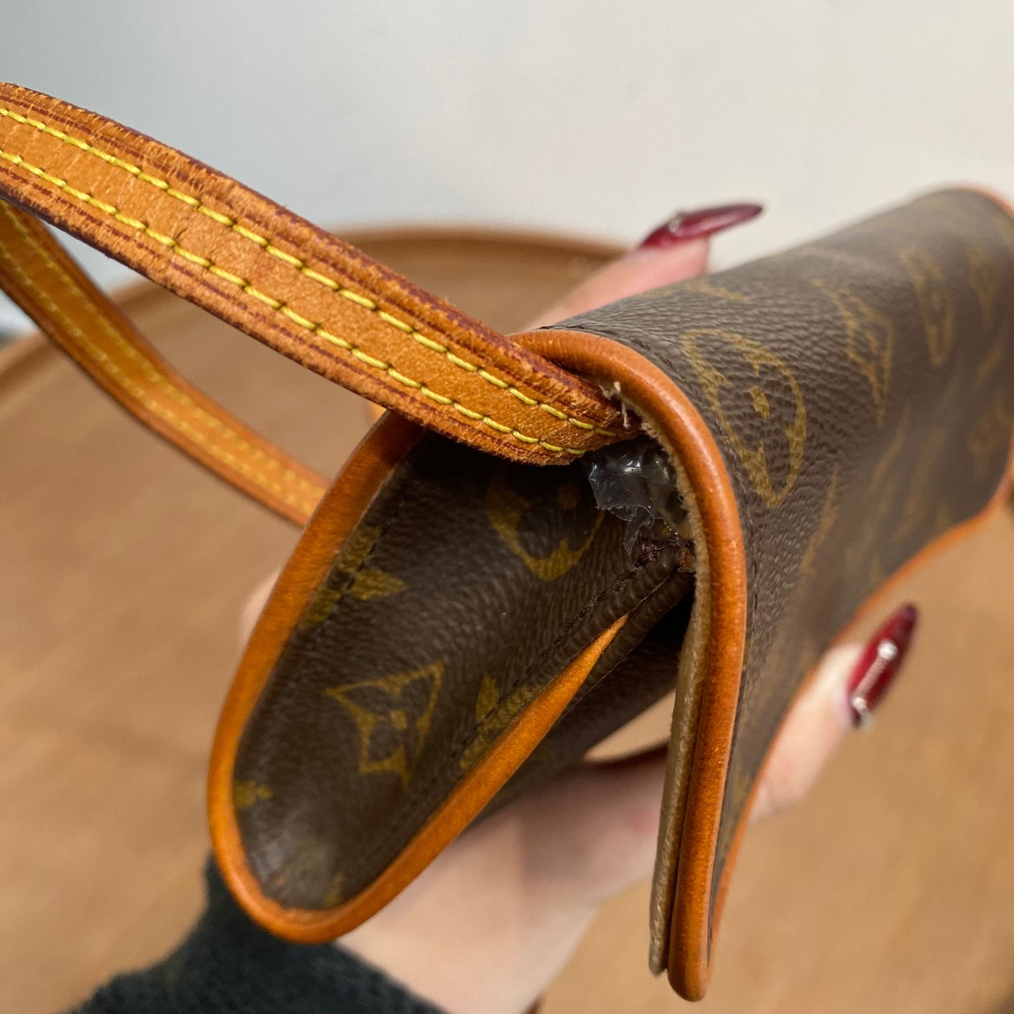 LV 信封斜孭袋