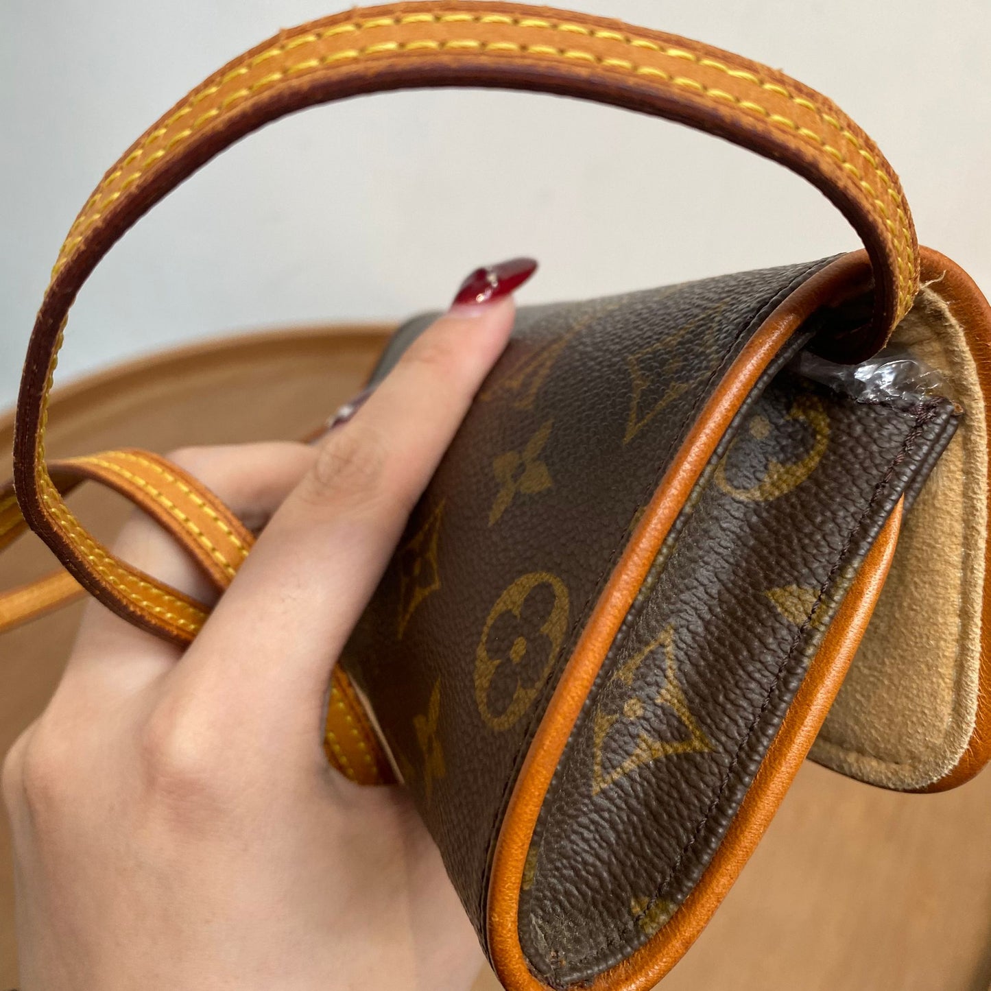 LV 信封斜孭袋