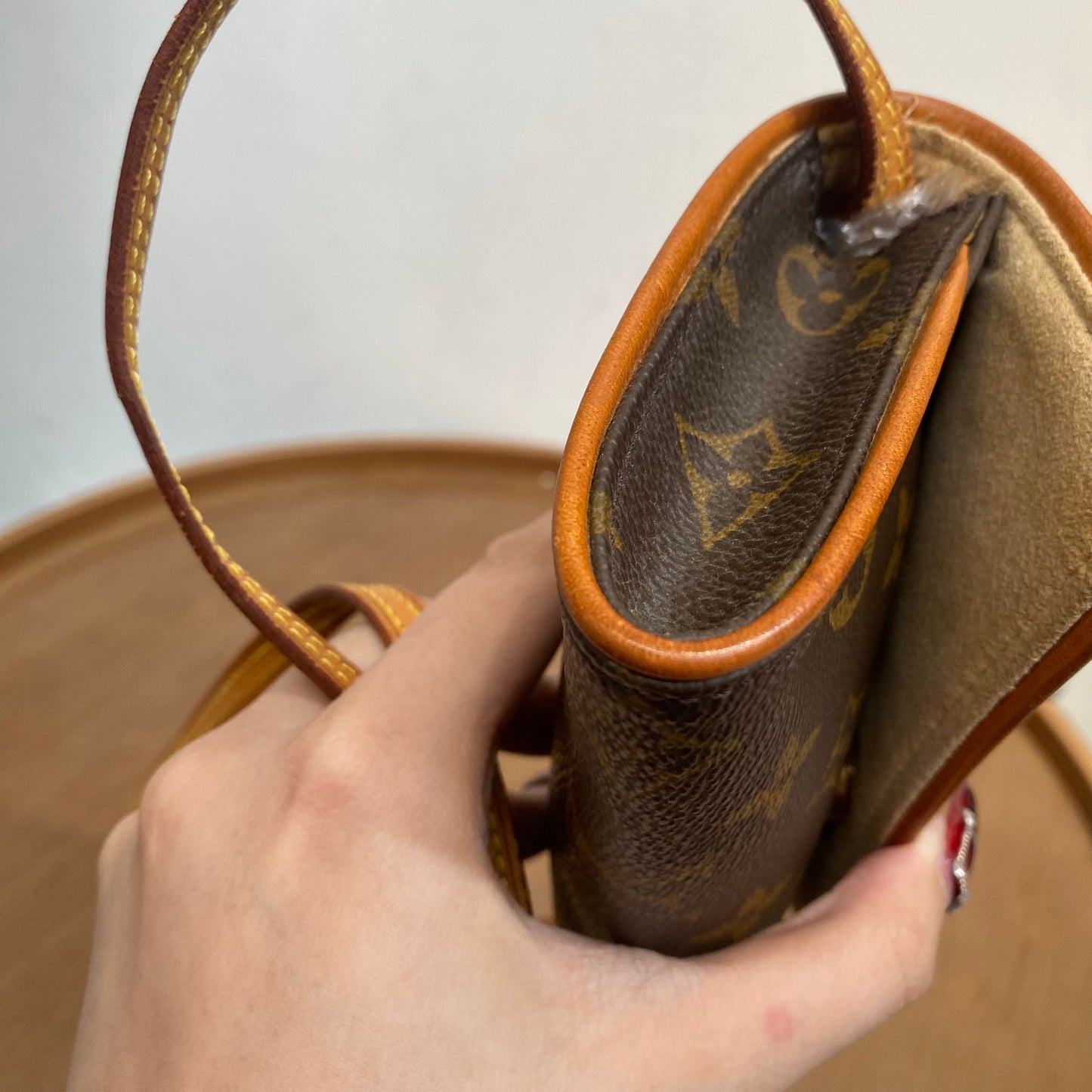 LV 信封斜孭袋