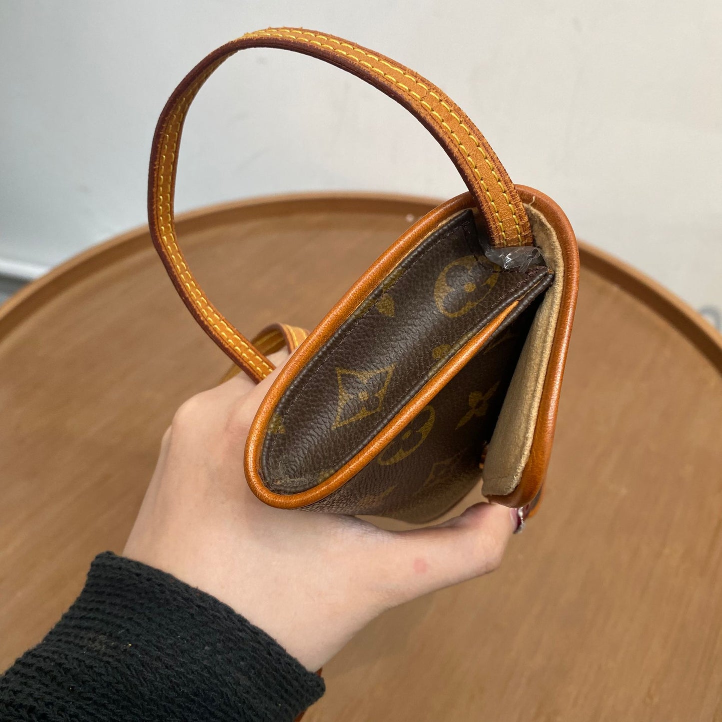 LV 信封斜孭袋