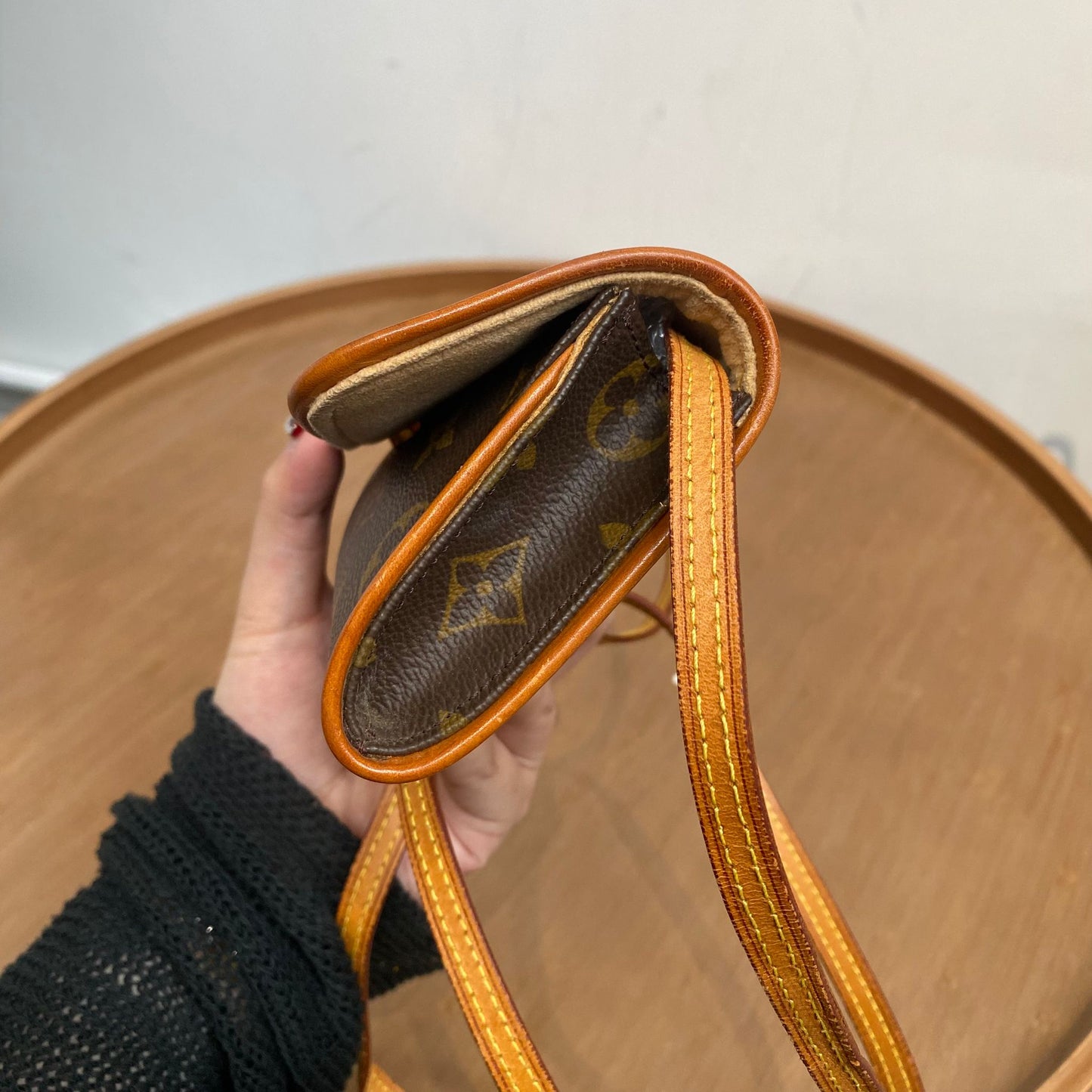 LV 信封斜孭袋