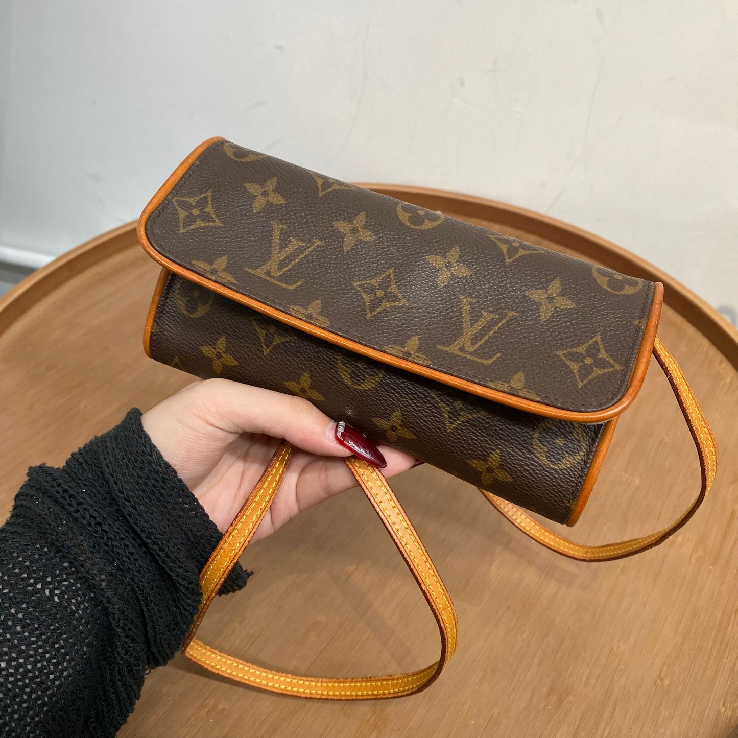 LV 信封斜孭袋