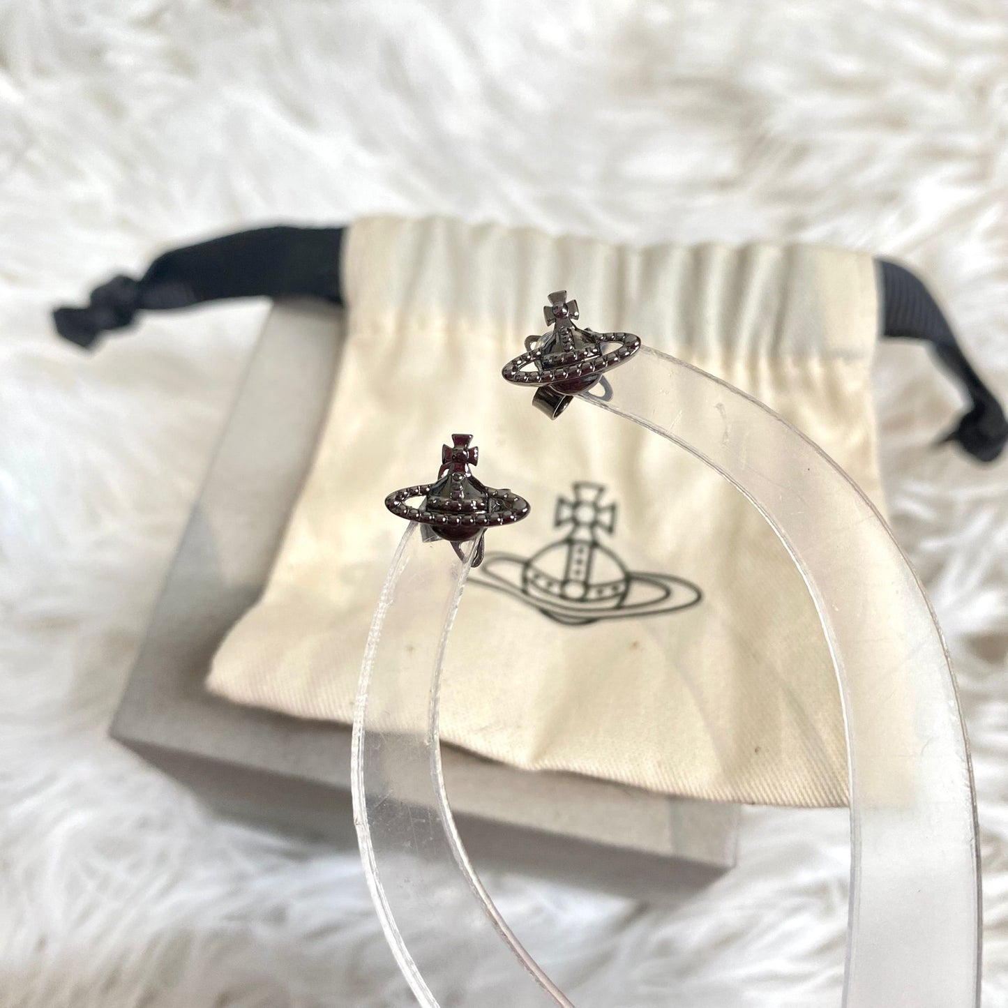 Vivienne Westwood 黑土星耳針耳環  有盒有塵袋