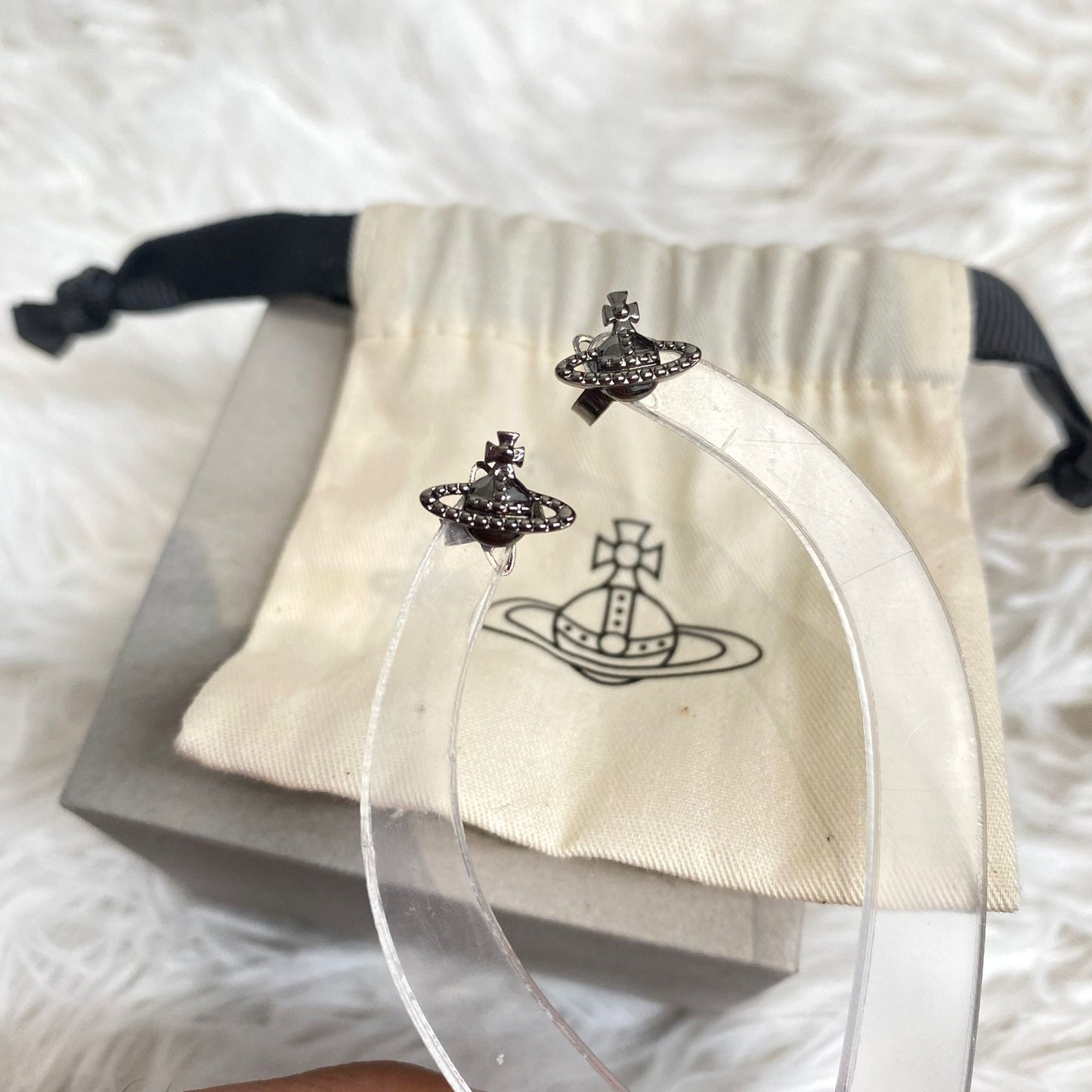 Vivienne Westwood 黑土星耳針耳環  有盒有塵袋