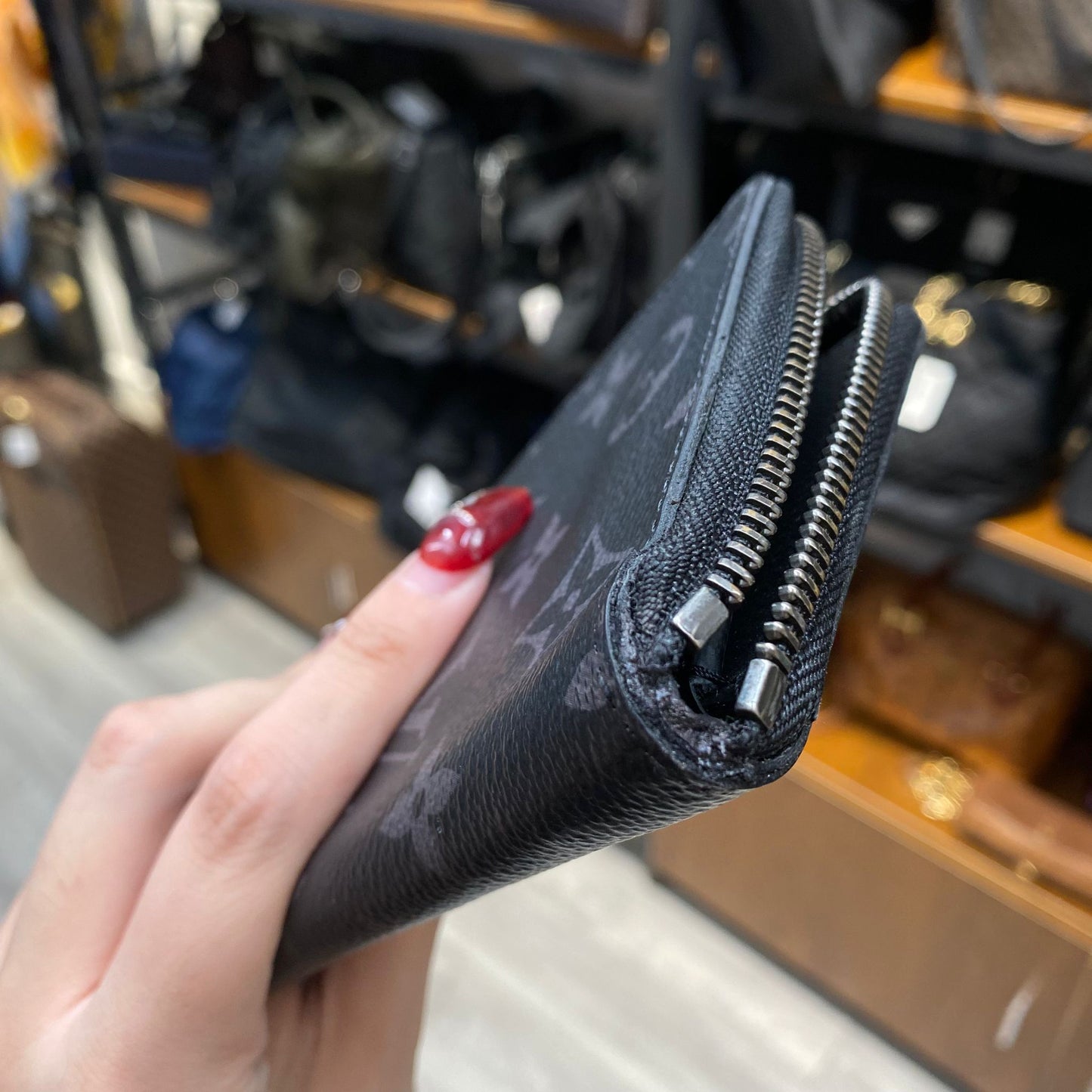 LV 黑花長銀包 有盒