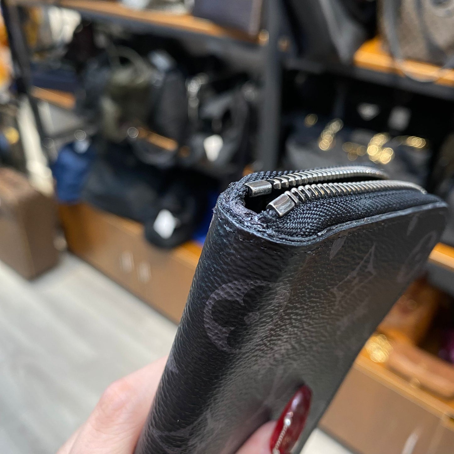 LV 黑花長銀包 有盒